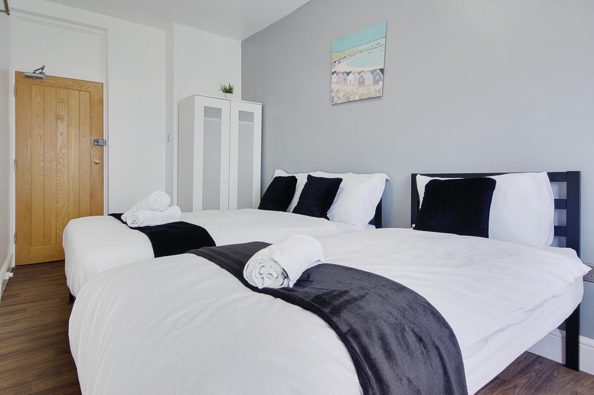 Azure Beach Hotel Bournemouth Bagian luar foto