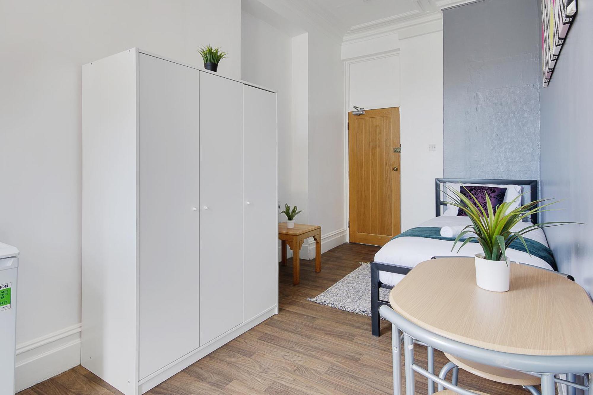 Azure Beach Hotel Bournemouth Bagian luar foto