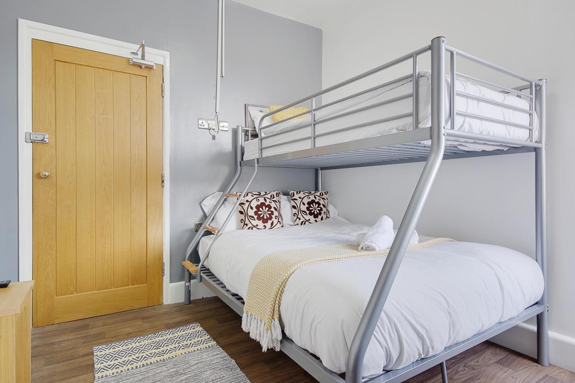 Azure Beach Hotel Bournemouth Bagian luar foto