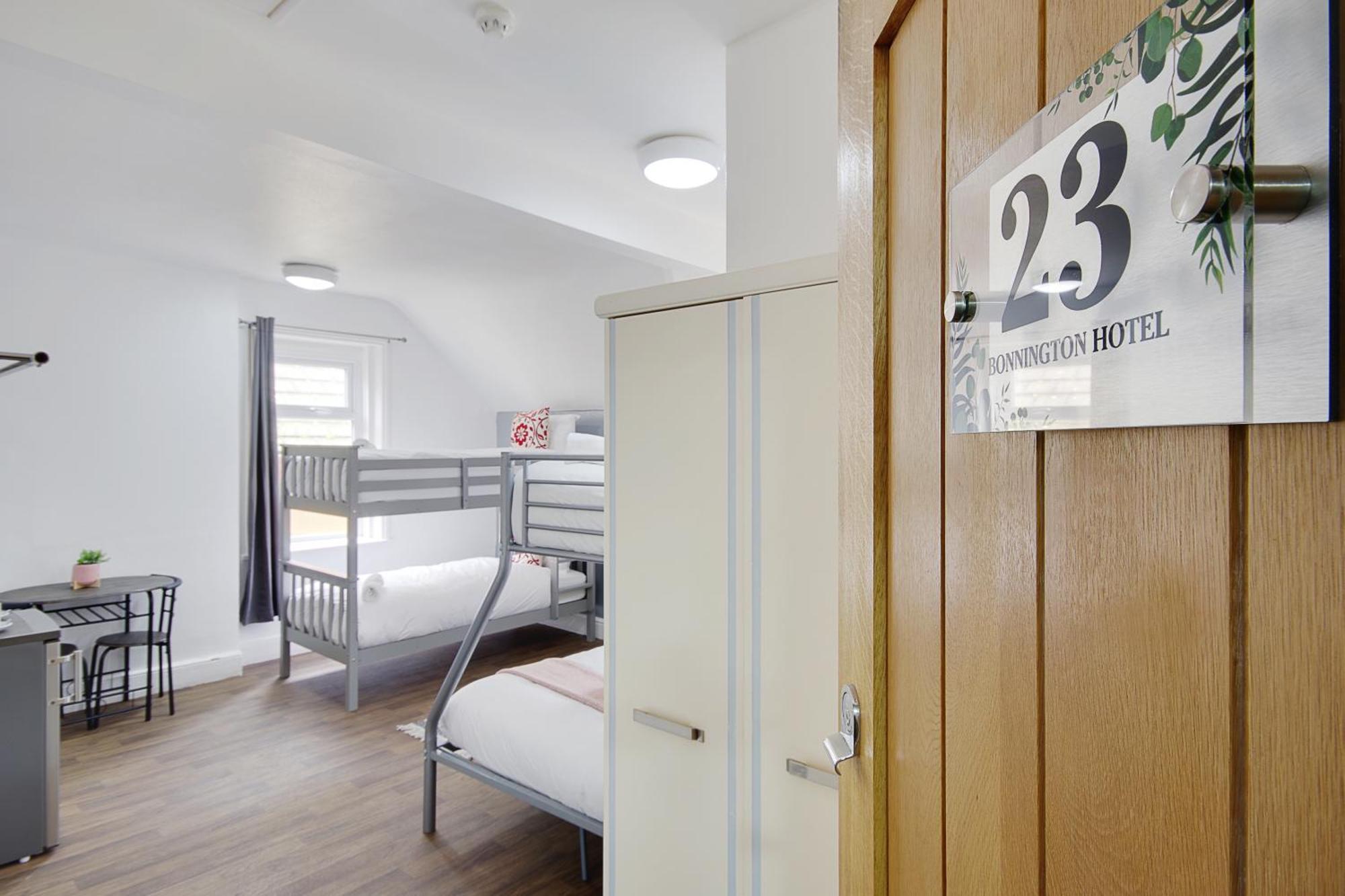 Azure Beach Hotel Bournemouth Bagian luar foto