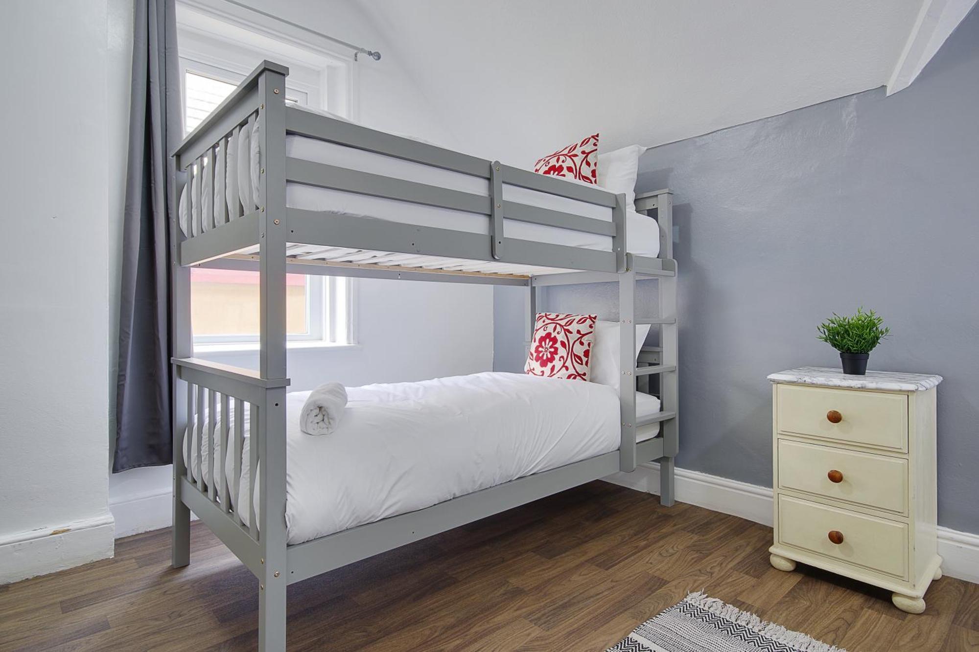 Azure Beach Hotel Bournemouth Bagian luar foto