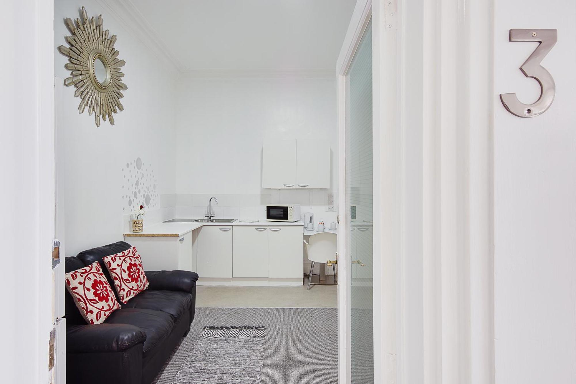Azure Beach Hotel Bournemouth Bagian luar foto
