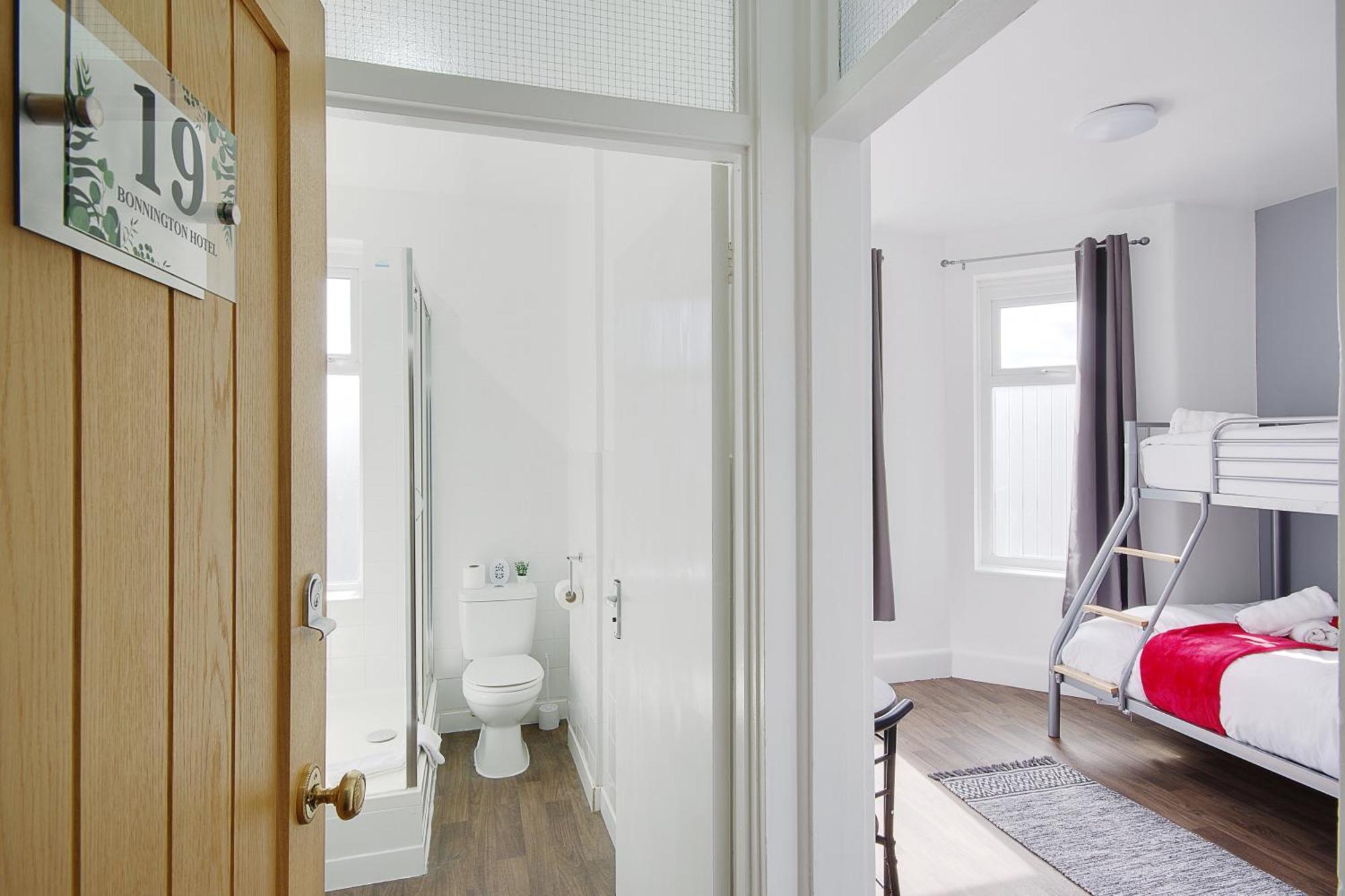 Azure Beach Hotel Bournemouth Bagian luar foto