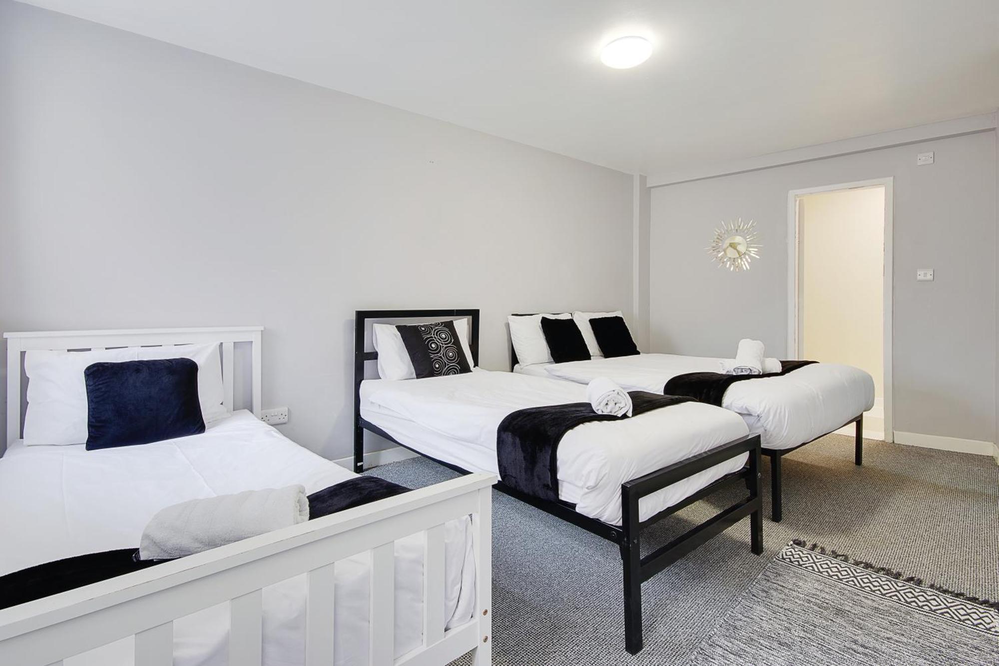 Azure Beach Hotel Bournemouth Bagian luar foto