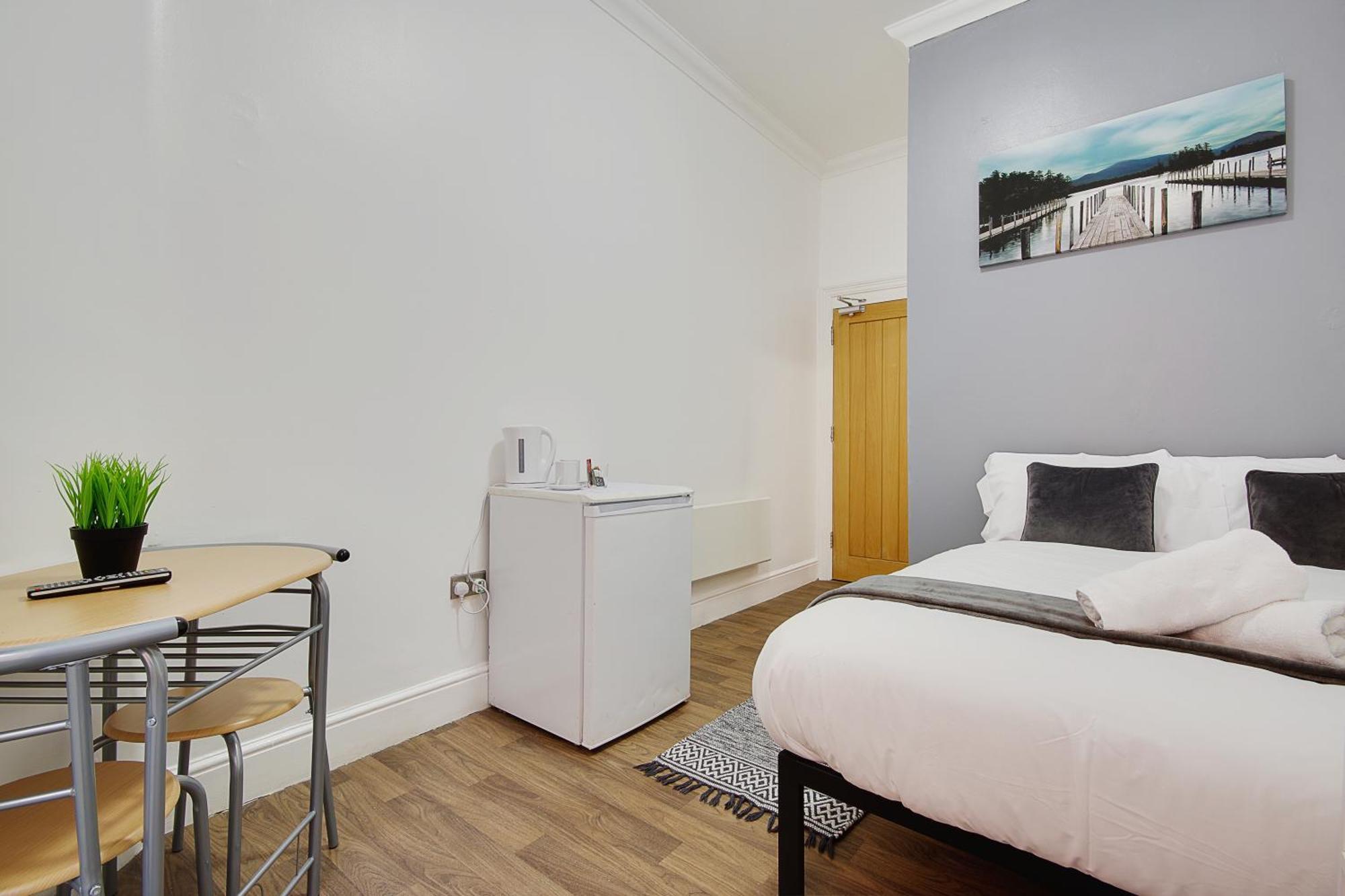 Azure Beach Hotel Bournemouth Bagian luar foto