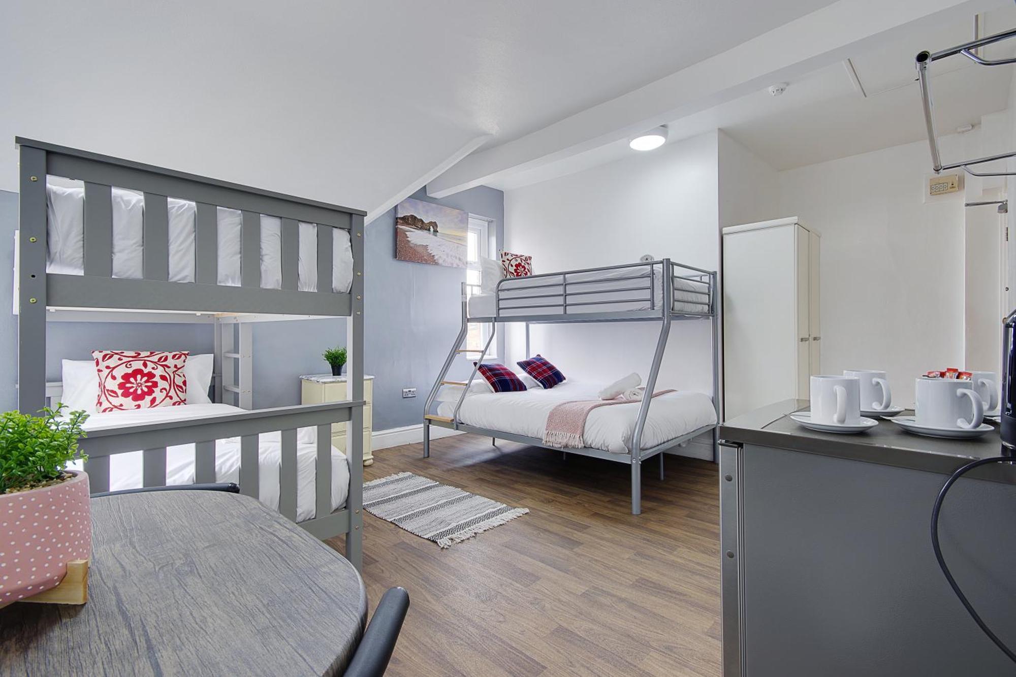 Azure Beach Hotel Bournemouth Bagian luar foto
