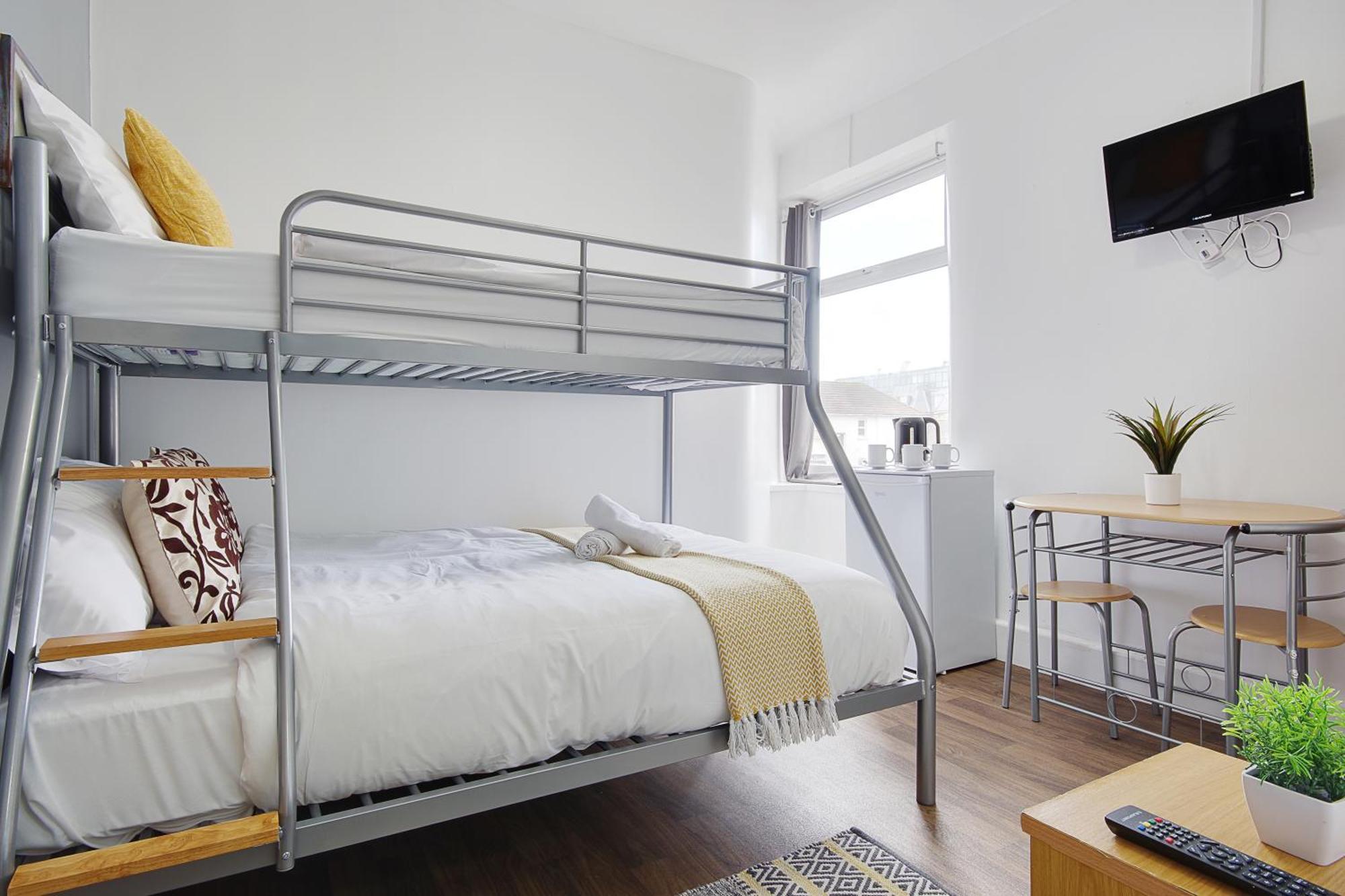 Azure Beach Hotel Bournemouth Bagian luar foto