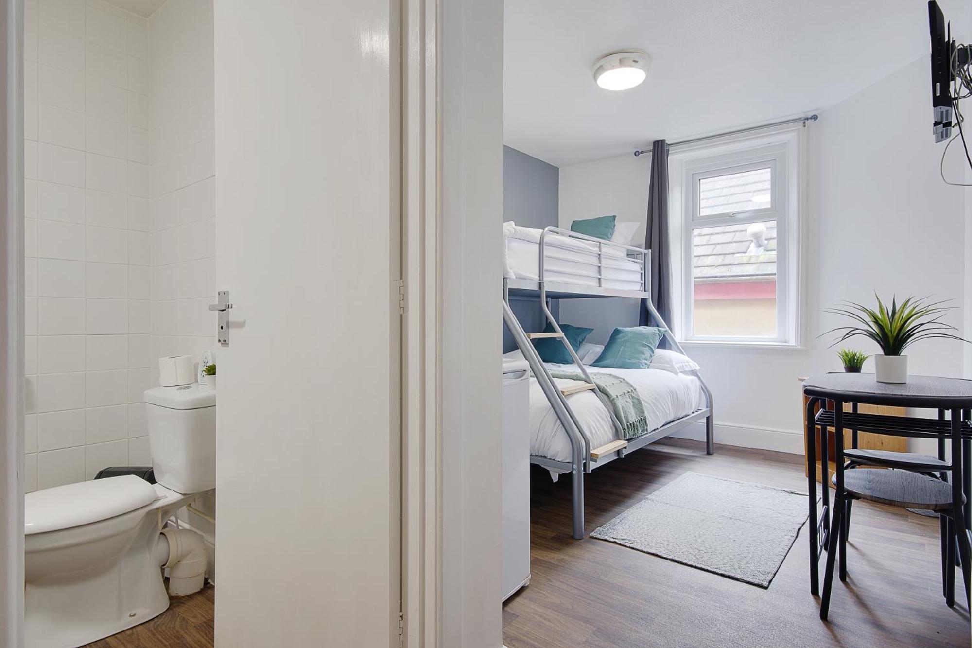 Azure Beach Hotel Bournemouth Bagian luar foto