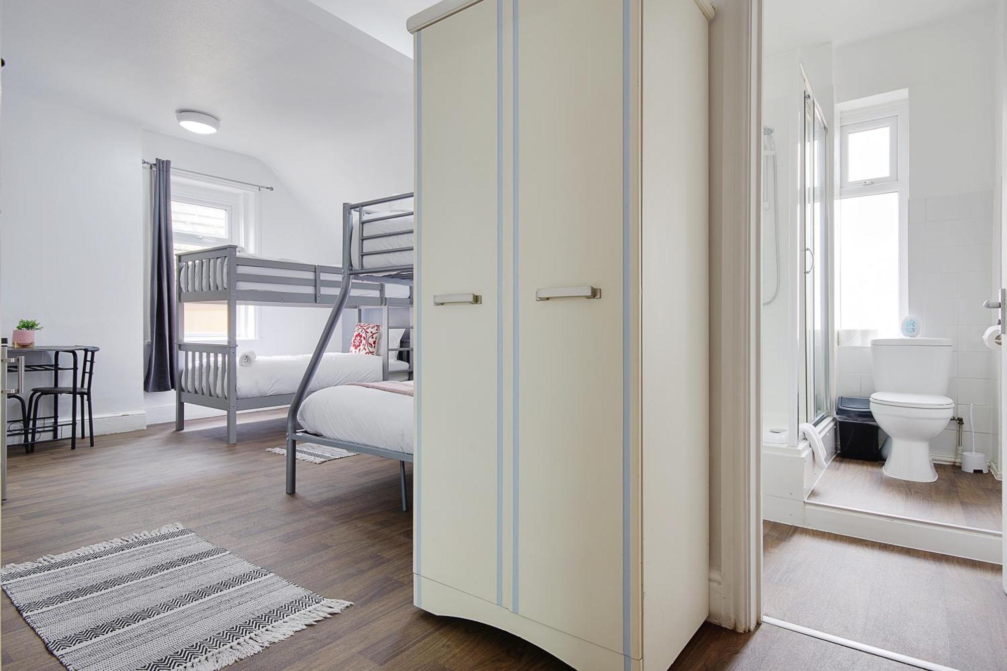 Azure Beach Hotel Bournemouth Bagian luar foto