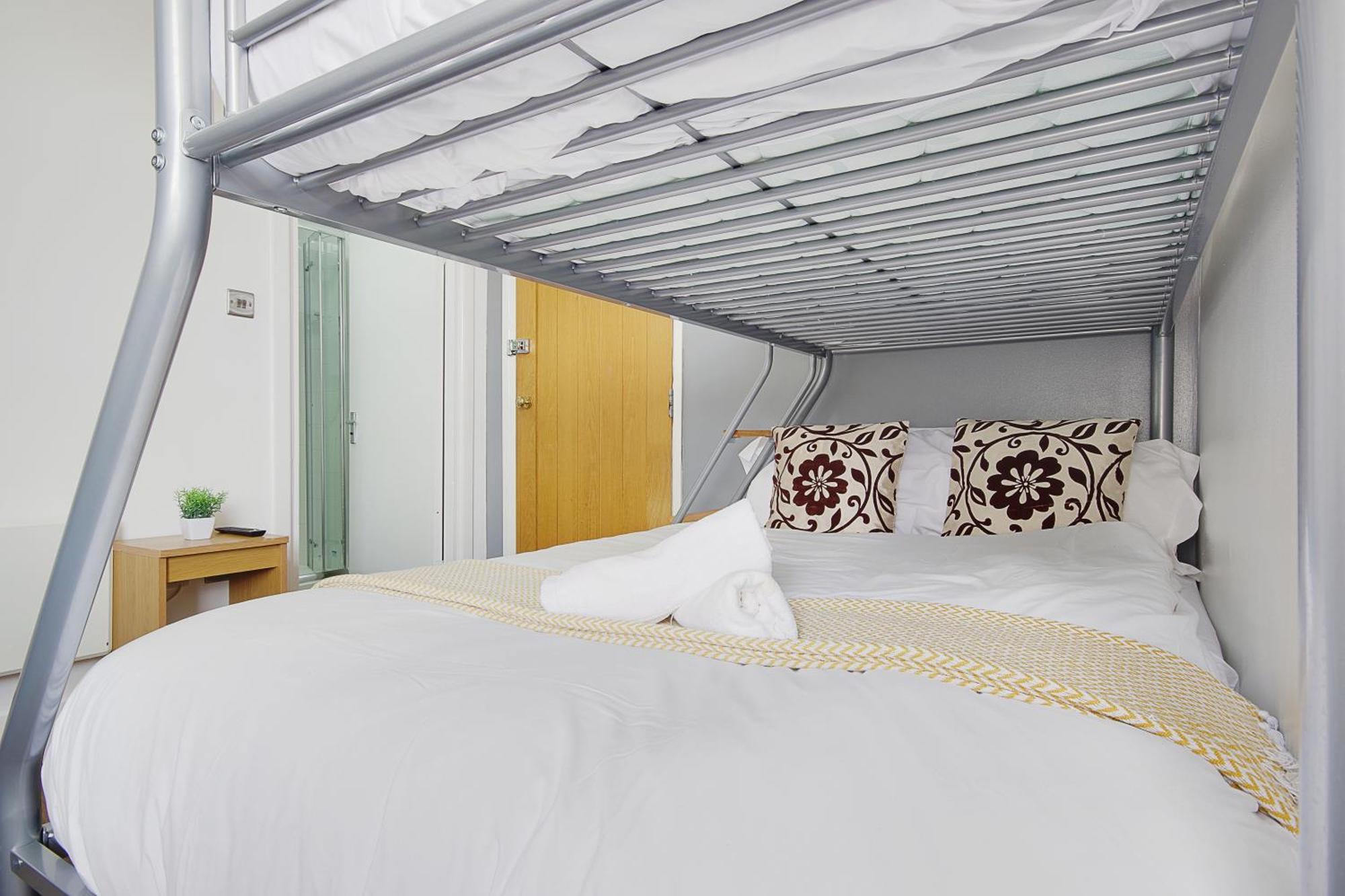 Azure Beach Hotel Bournemouth Bagian luar foto