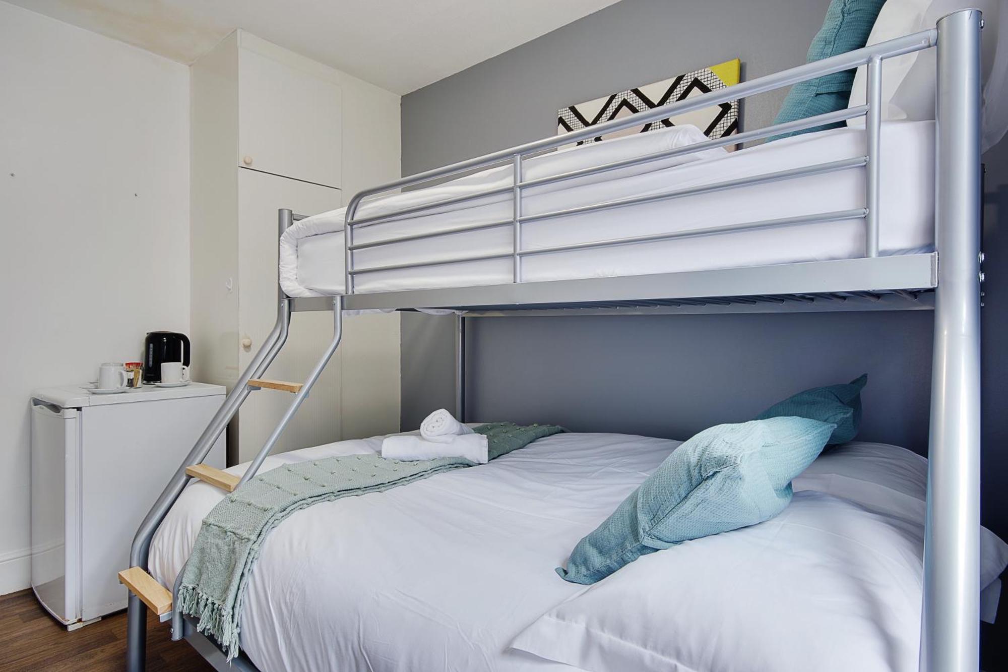 Azure Beach Hotel Bournemouth Bagian luar foto
