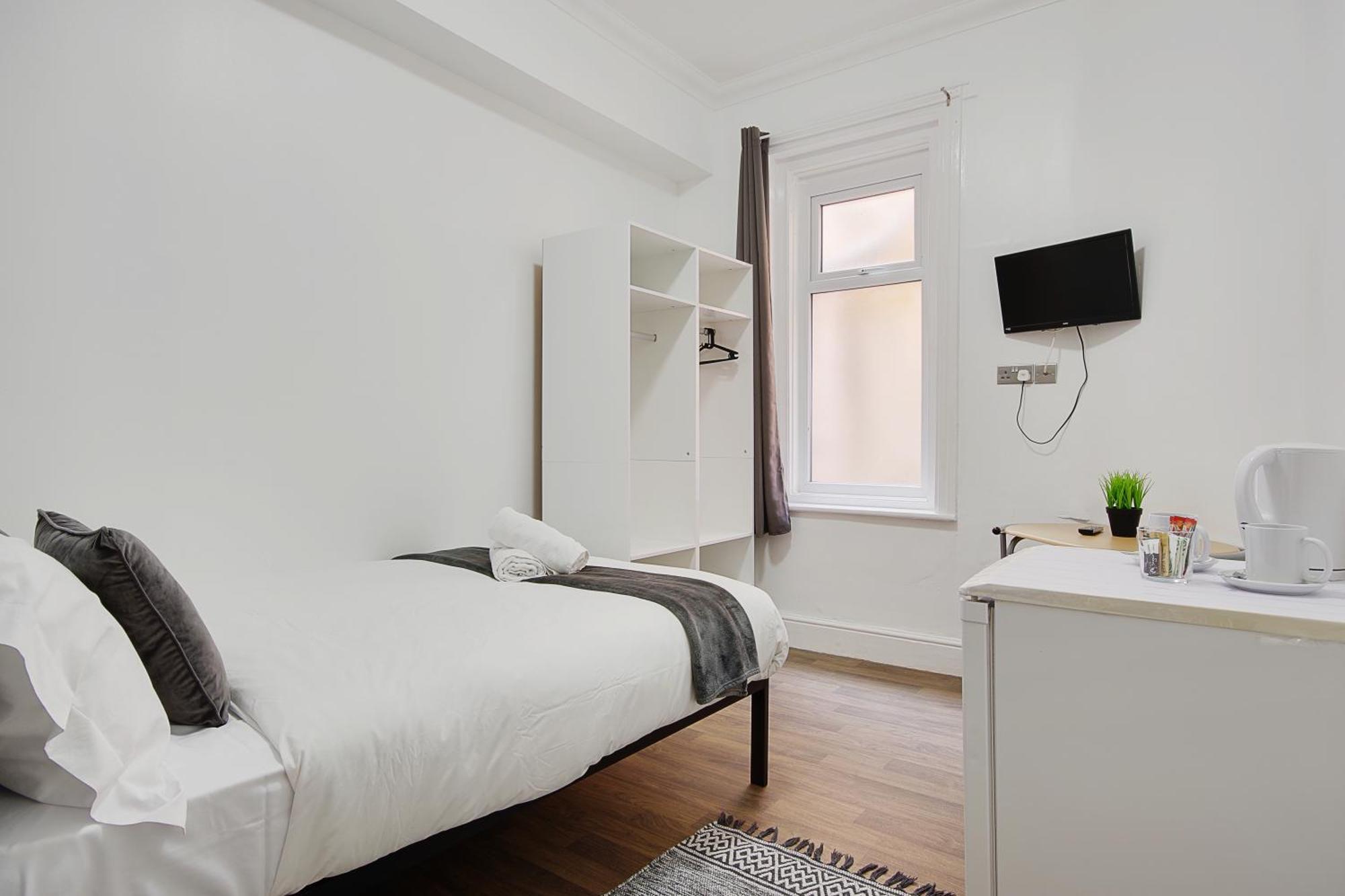 Azure Beach Hotel Bournemouth Bagian luar foto
