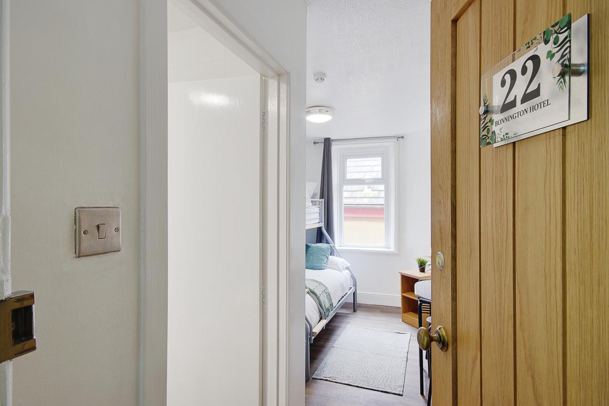 Azure Beach Hotel Bournemouth Bagian luar foto