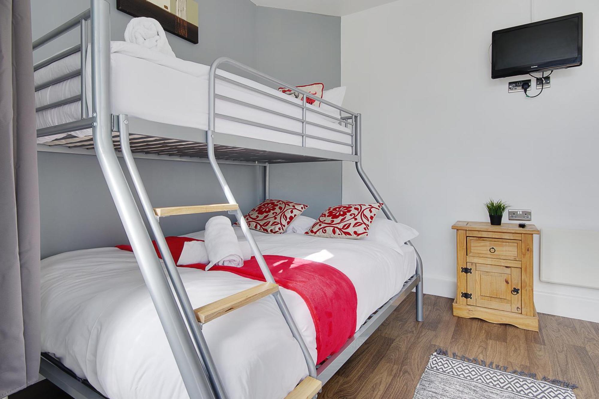 Azure Beach Hotel Bournemouth Bagian luar foto