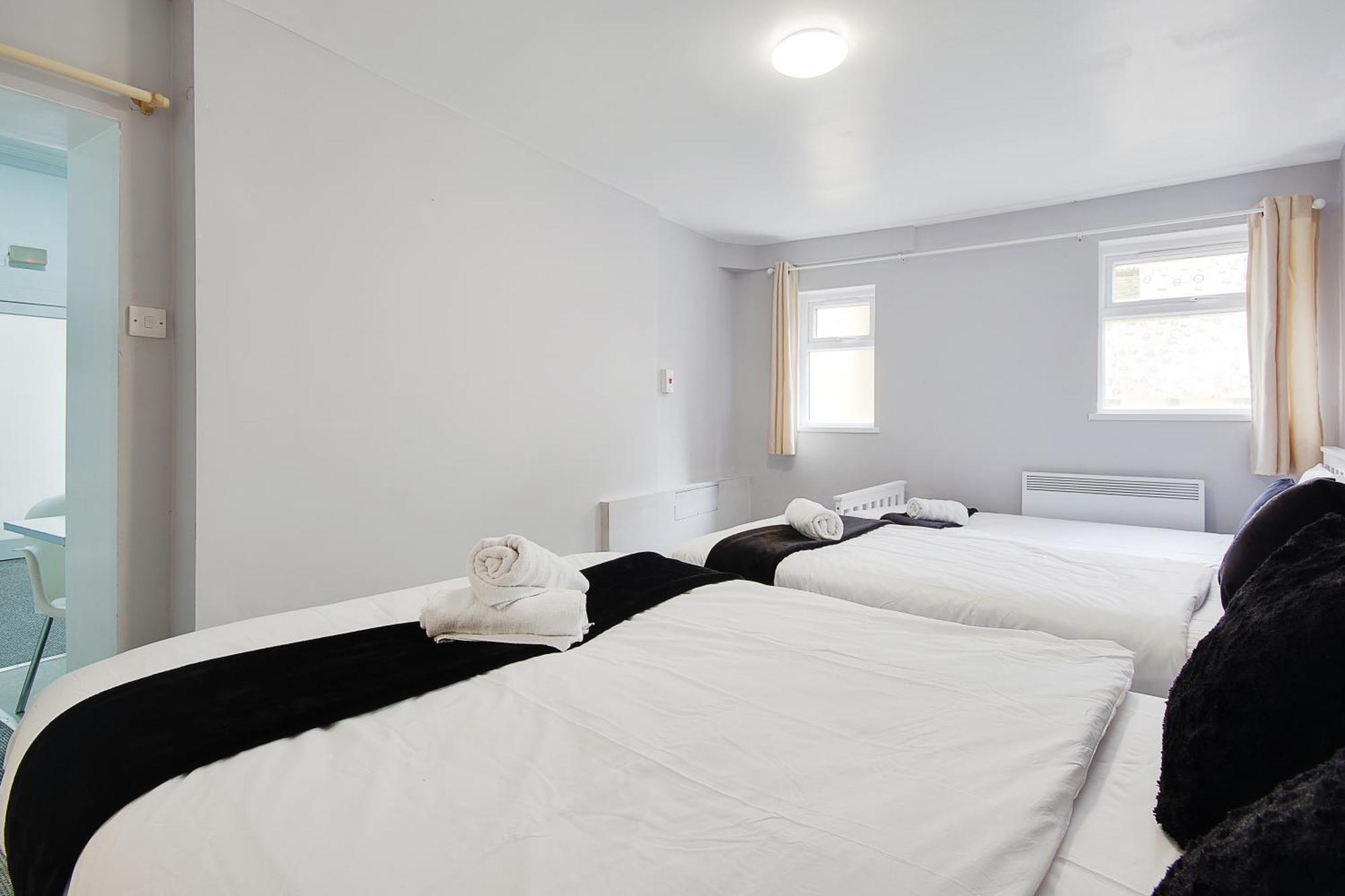 Azure Beach Hotel Bournemouth Bagian luar foto