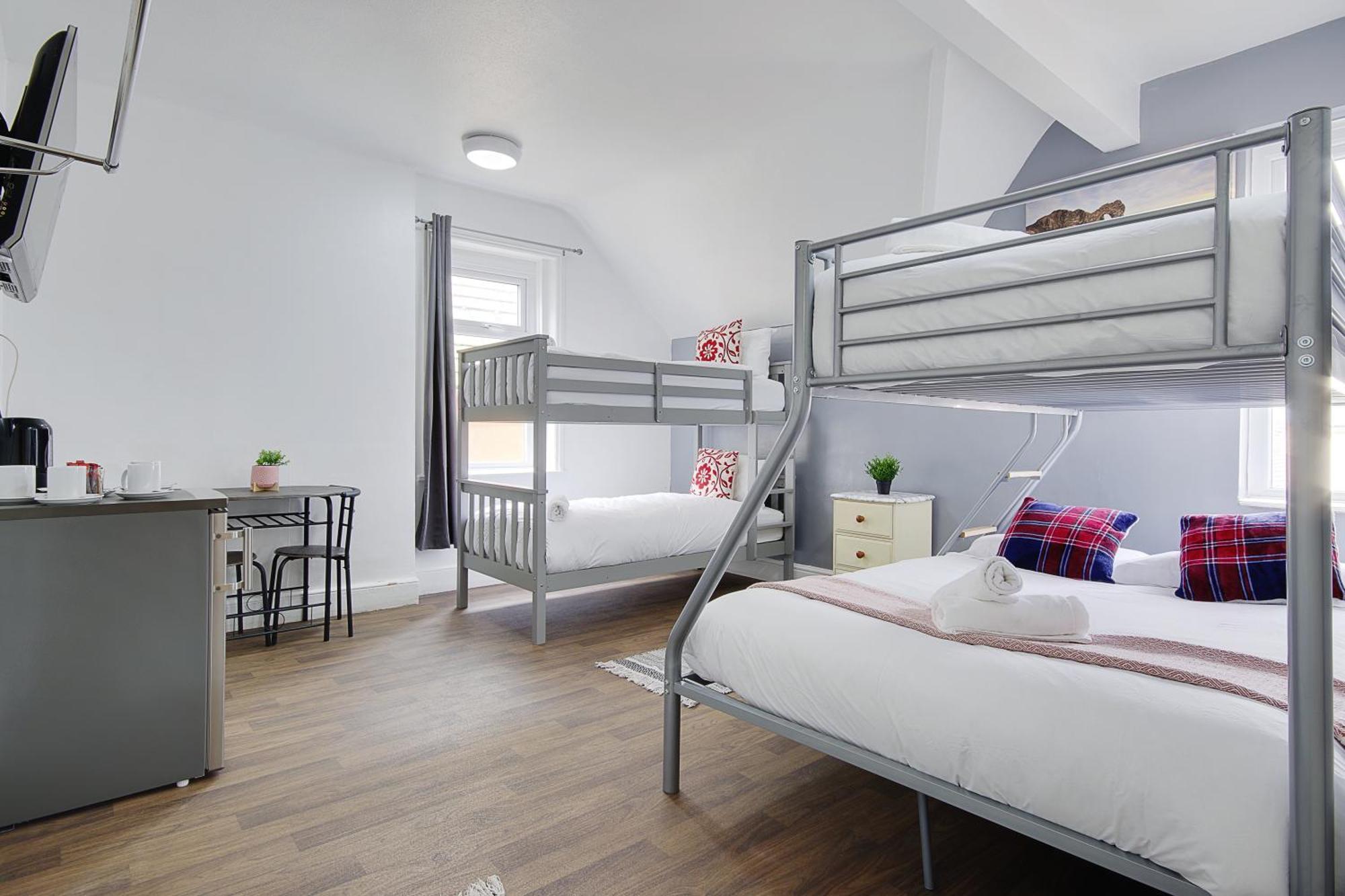 Azure Beach Hotel Bournemouth Bagian luar foto