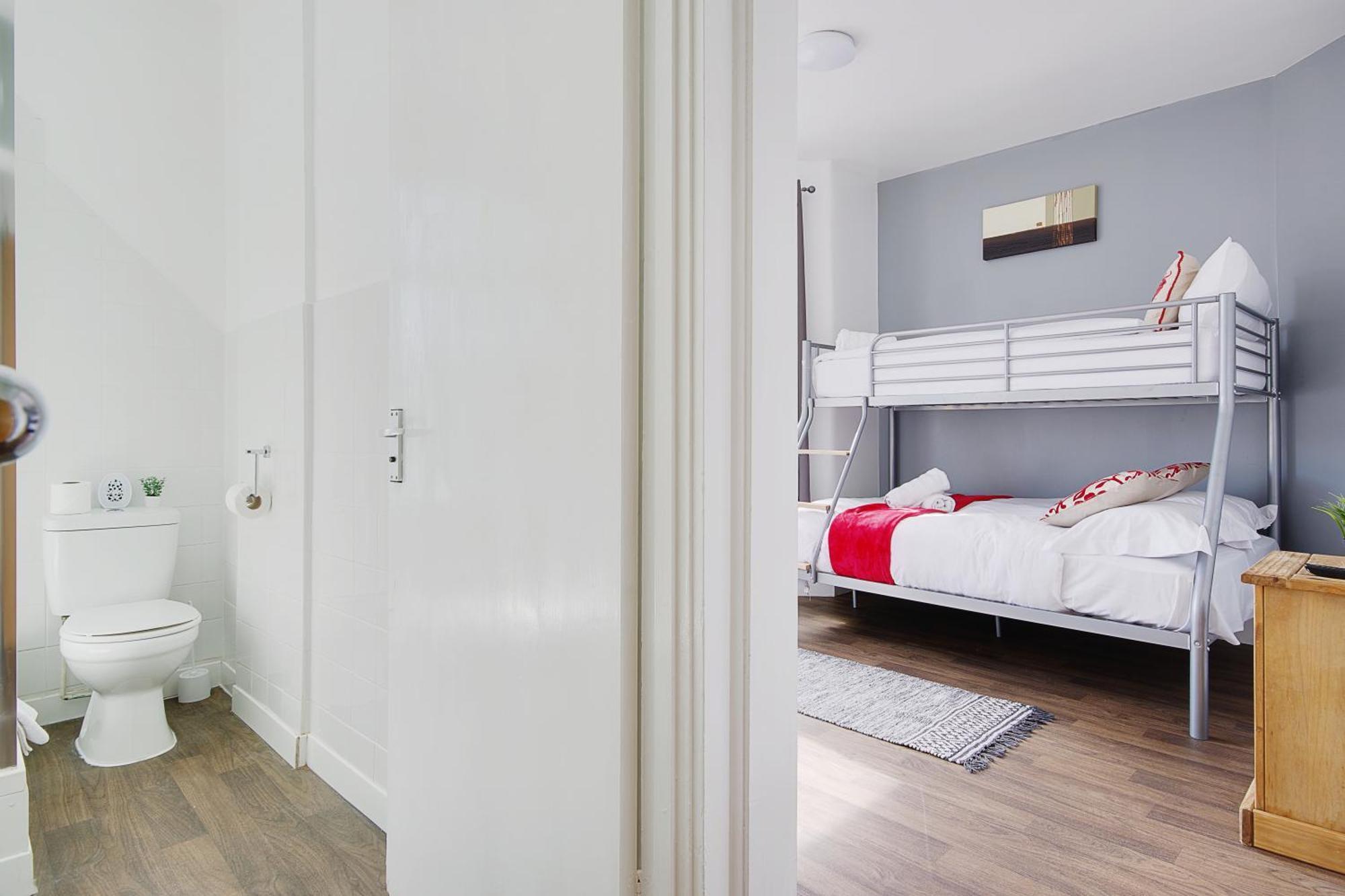 Azure Beach Hotel Bournemouth Bagian luar foto