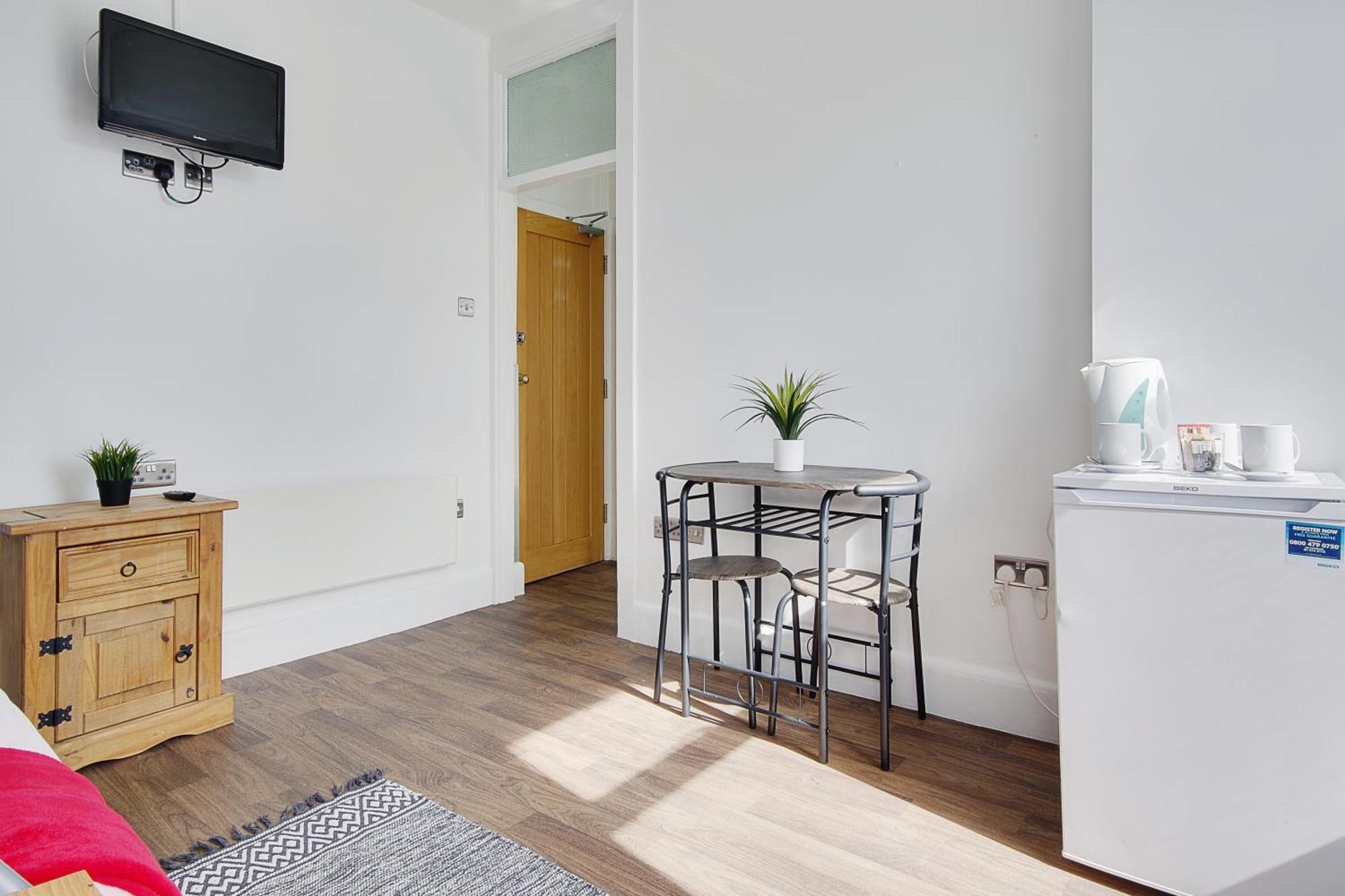 Azure Beach Hotel Bournemouth Bagian luar foto